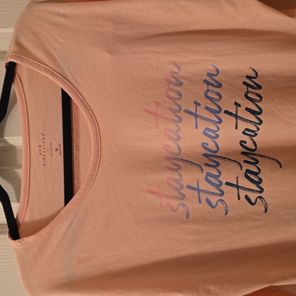 NEW DIRECTIONS STUDIO BRAND WOMEN'S PINK 3/4 SLEEVES "STAYCATION" TEE SIZE MED